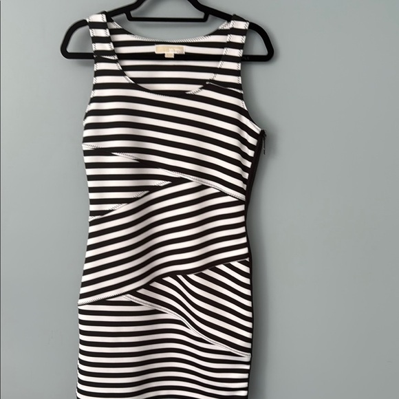 MICHAEL KORS Black and White Striped Dress size 8 - Picture 1 of 7
